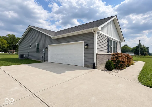 Photo 3 of Single family home for sale at 1562 NE Santee Dr, Greensburg, IN 47240 | MLS# 22126668 | Listing updated on 2026-09-20