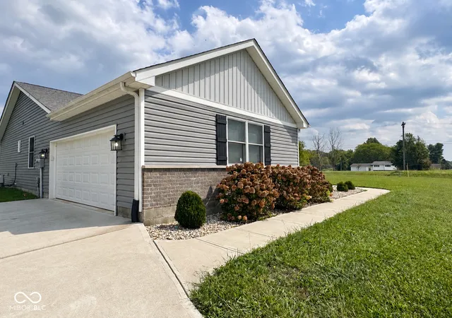 Photo 4 of Single family home for sale at 1562 NE Santee Dr, Greensburg, IN 47240 | MLS# 22126668 | Listing updated on 2026-09-20