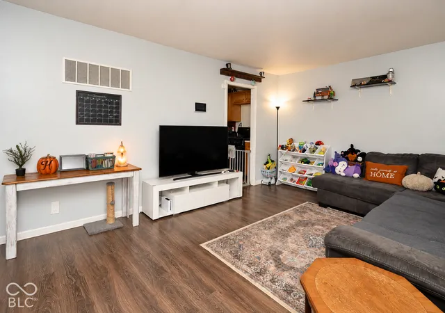 Photo 3 of Single family home for sale at 7 Manti Ct, Indianapolis, IN 46222 | MLS# 22126676 | Listing updated on 2026-10-06