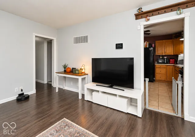 Photo 4 of Single family home for sale at 7 Manti Ct, Indianapolis, IN 46222 | MLS# 22126676 | Listing updated on 2026-10-06