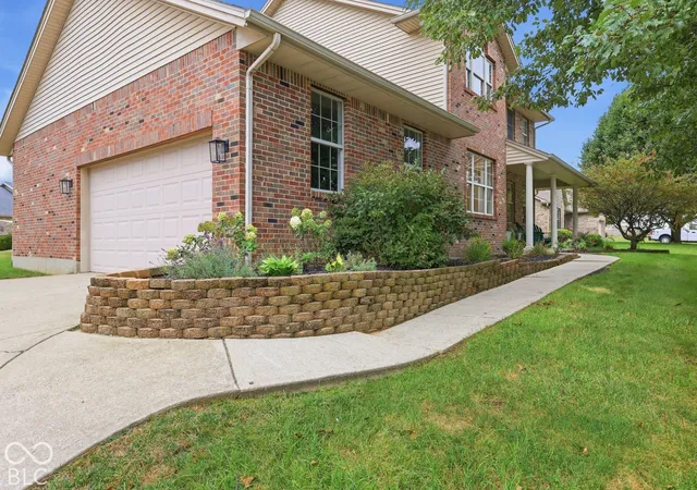 Photo 3 of Single family home for sale at 916 E Mill Crk Rd S, Greensburg, IN 47240 | MLS# 22126687 | Listing updated on 2026-09-29