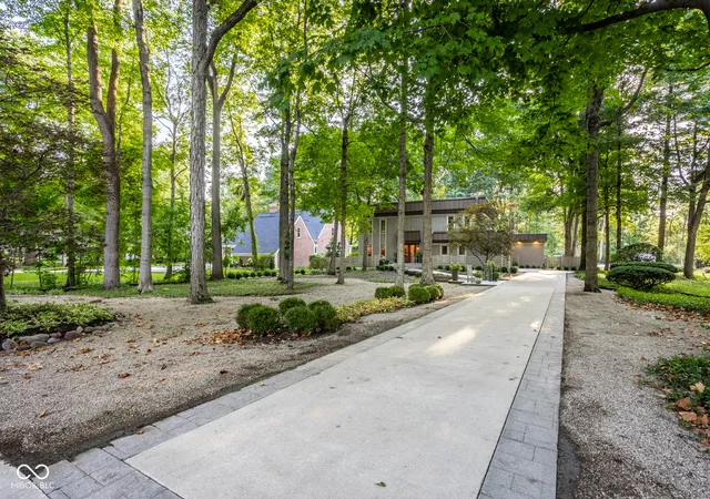Photo 2 of Single family home for sale at 8385 N Illinois St, Indianapolis, IN 46260 | MLS# 22126698 | Listing updated on 2026-10-08