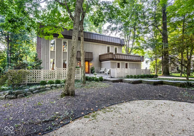 Photo 3 of Single family home for sale at 8385 N Illinois St, Indianapolis, IN 46260 | MLS# 22126698 | Listing updated on 2026-10-28