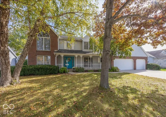 Photo 4 of Single family home for sale at 4141 River Rd, Columbus, IN 47203 | MLS# 22126700 | Listing updated on 2026-10-27