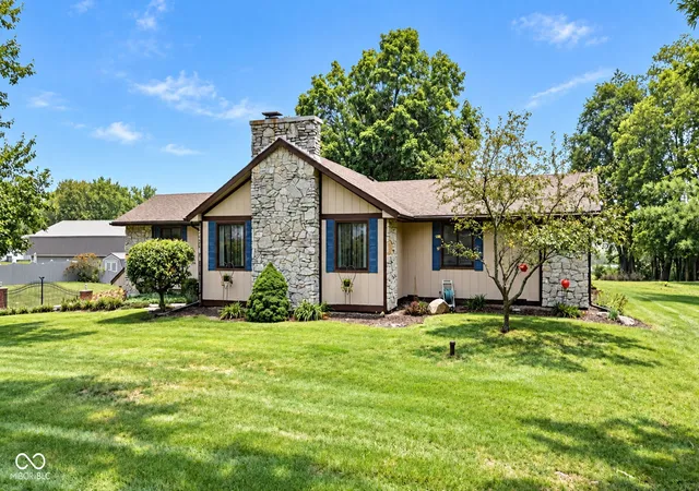 Photo 2 of Single family home for sale at 2420 W Co Rd 600s, Anderson, IN 46013 | MLS# 22126722 | Listing updated on 2026-09-23