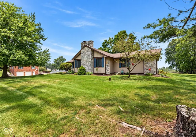 Photo 3 of Single family home for sale at 2420 W Co Rd 600s, Anderson, IN 46013 | MLS# 22126722 | Listing updated on 2026-09-23