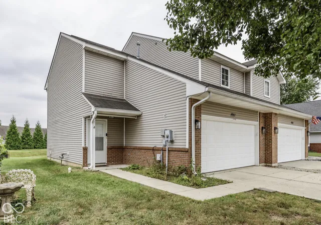 Photo 3 of Single family home for sale at 1081 Fairlane Ct, Franklin, IN 46131 | MLS# 22126732 | Listing updated on 2026-10-06