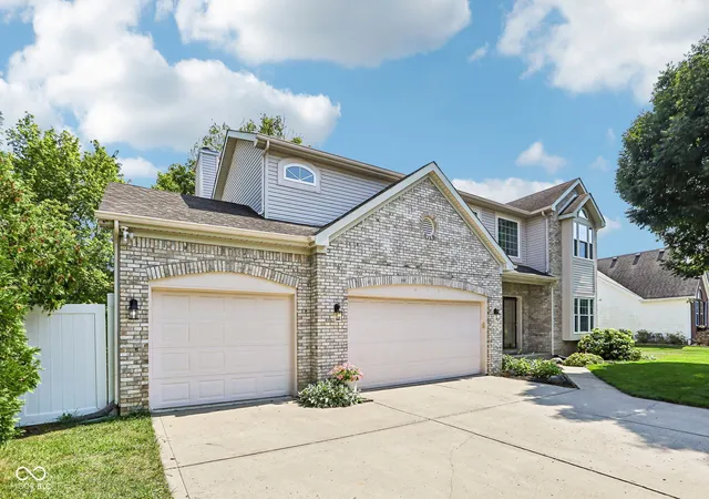 Photo 2 of Single family home for sale at 13683 Autumn Lake Overlook, Carmel, IN 46032 | MLS# 22126737 | Listing updated on 2026-09-23