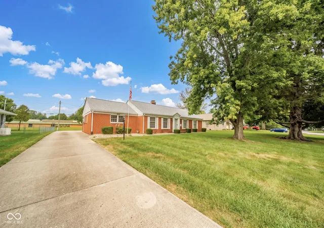 Photo 3 of Single family home for sale at 815 Longfellow Rd, Anderson, IN 46011 | MLS# 22126743 | Listing updated on 2026-09-21