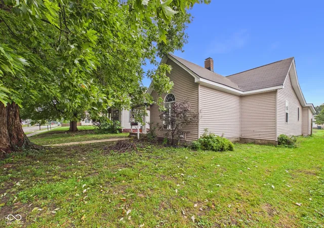 Photo 1 of Single family home for sale at 1932 Walnut St, Anderson, IN 46016 | MLS# 22126746 | Listing updated on 2026-09-26
