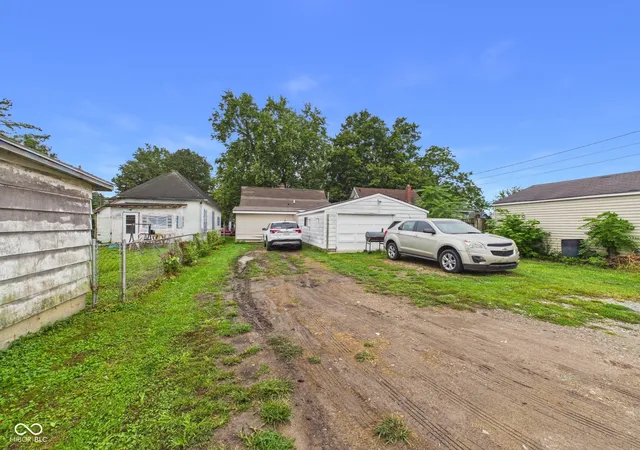 Photo 2 of Single family home for sale at 1932 Walnut St, Anderson, IN 46016 | MLS# 22126746 | Listing updated on 2026-09-26