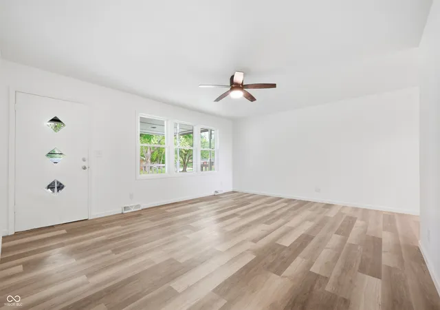 Photo 3 of Single family home for sale at 5805 E Carolyn Dr, Muncie, IN 47303 | MLS# 22126765 | Listing updated on 2026-10-15