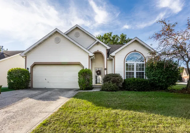 Photo 1 of Single family home for sale at 5853 Lost Oaks Dr, Carmel, IN 46033 | MLS# 22126770 | Listing updated on 2026-10-03