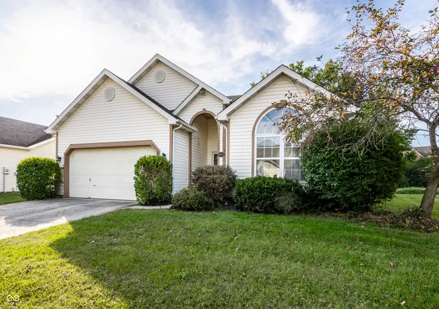 Photo 2 of Single family home for sale at 5853 Lost Oaks Dr, Carmel, IN 46033 | MLS# 22126770 | Listing updated on 2026-10-03