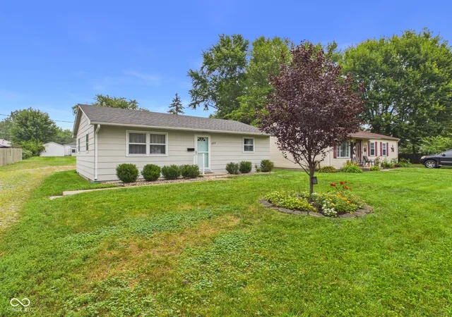 Photo 2 of Single family home for sale at 302 W Van Buren St, Alexandria, IN 46001 | MLS# 22126783 | Listing updated on 2026-09-24