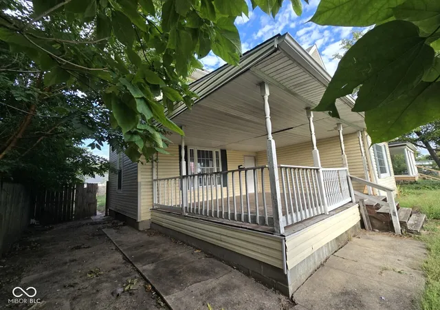 Photo 3 of Sale Pending at 1119 S 17th Street, Terre Haute, IN 47802 | MLS# 22126795 | Listing updated on 2026-10-28