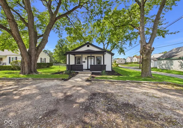 Photo 2 of Single family home for sale at 3811 Delaware, Anderson, IN 46013 | MLS# 22126799 | Listing updated on 2026-09-23