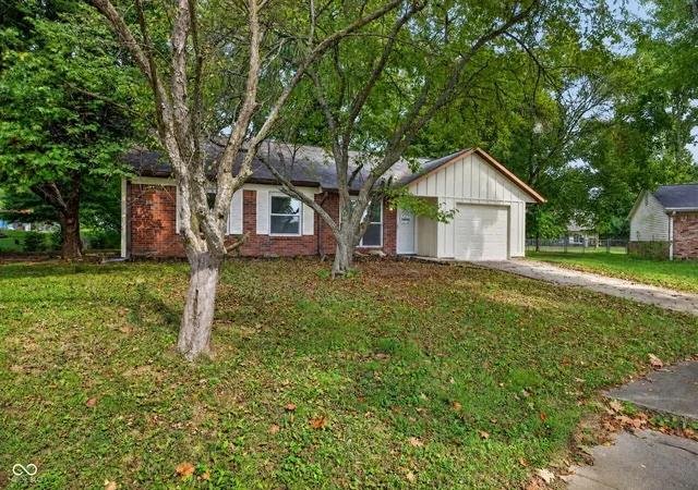 Photo 3 of Single family home for sale at 5508 Winship Ct, Indianapolis, IN 46221 | MLS# 22126802 | Listing updated on 2026-09-22