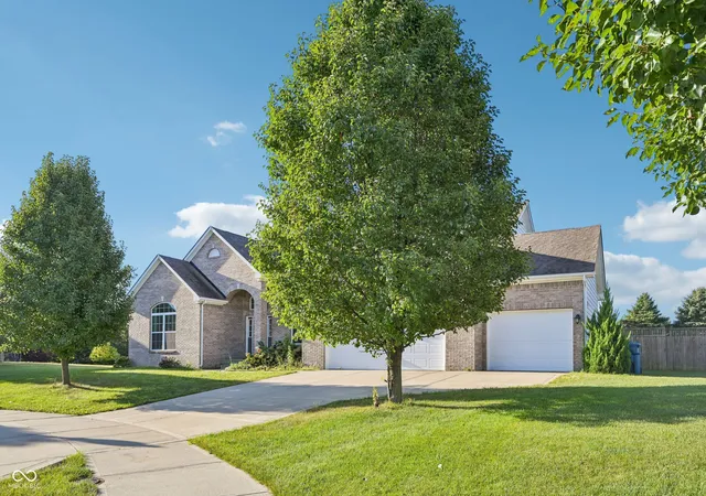 Photo 2 of Single family home for sale at 21323 Wharfdale Dr, Noblesville, IN 46062 | MLS# 22126830 | Listing updated on 2026-09-23
