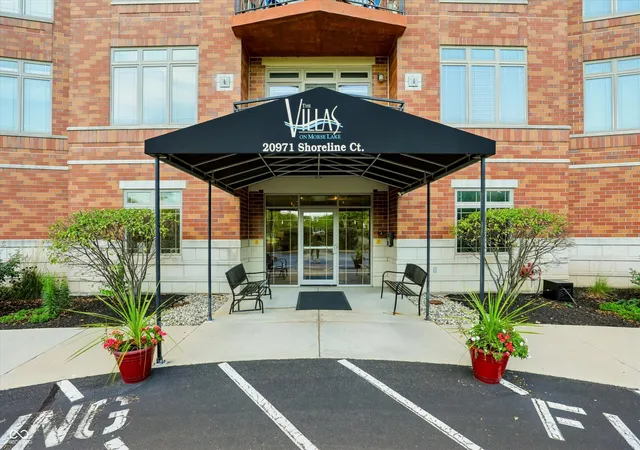 Photo 3 of Condo for sale at 20971 Shoreline Ct #215, Noblesville, IN 46062 | MLS# 22126833 | Listing updated on 2026-09-21