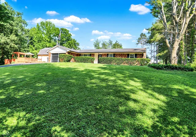 Photo 1 of Single family home for sale at 2907 Jay Dee Ln, Greenwood, IN 46143 | MLS# 22126841 | Listing updated on 2026-10-02