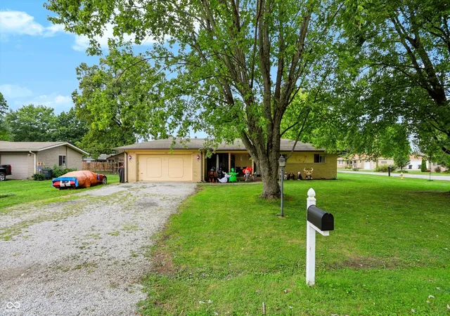 Photo 2 of Single family home for sale at 166 Altum Ct, Bargersville, IN 46106 | MLS# 22126857 | Listing updated on 2026-09-23
