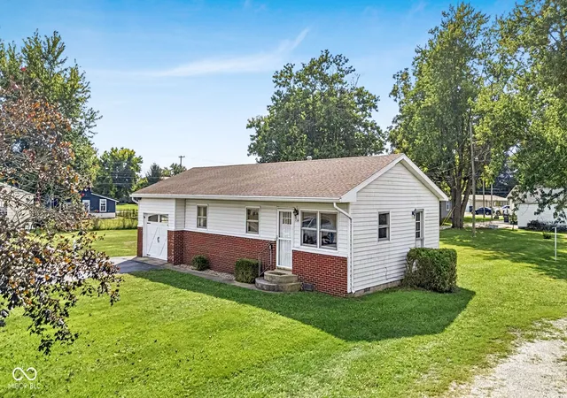 Photo 3 of Sale Pending at 736 N Ash St, Tipton, IN 46072 | MLS# 22126872 | Listing updated on 2026-09-20