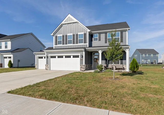 Photo 3 of Single family home for sale at 250 Mcnair Rd, Whiteland, IN 46184 | MLS# 22126874 | Listing updated on 2026-09-20