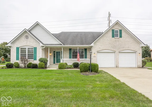 Photo 2 of Single family home for sale at 1539 Copperwood Pl, Carmel, IN 46033 | MLS# 22126880 | Listing updated on 2026-10-08