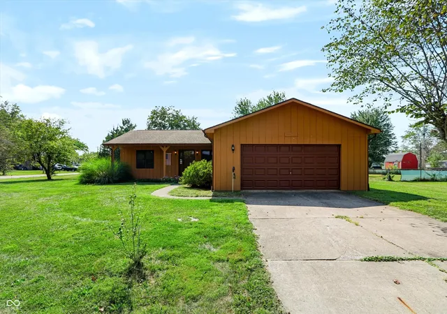 Single family home for sale at 13291 E Stephen Dr, Elizabethtown, IN 47232 | MLS# 22126886