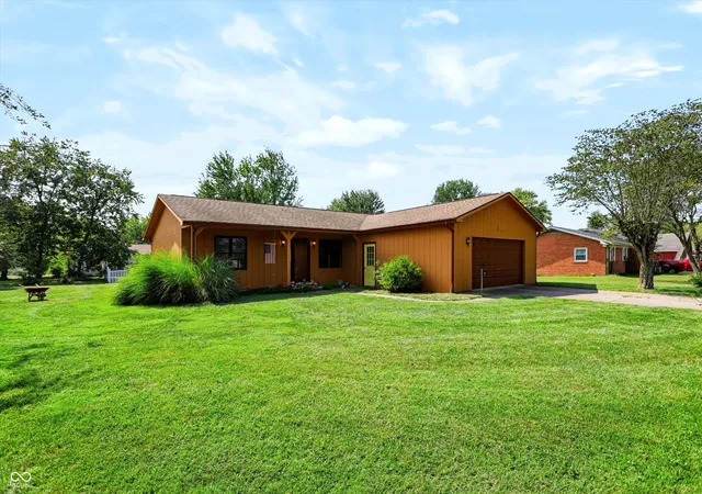 Photo 1 of Single family home for sale at 13291 E Stephen Dr, Elizabethtown, IN 47232 | MLS# 22126886 | Listing updated on 2026-10-05