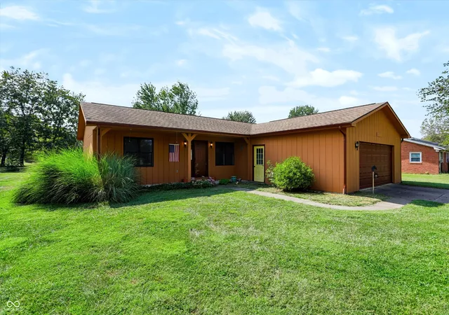 Photo 2 of Single family home for sale at 13291 E Stephen Dr, Elizabethtown, IN 47232 | MLS# 22126886 | Listing updated on 2026-10-05
