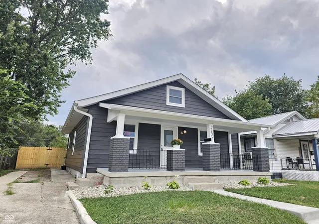 Photo 2 of Sale Pending at 2122 Noble St, Anderson, IN 46016 | MLS# 22126888 | Listing updated on 2026-09-26