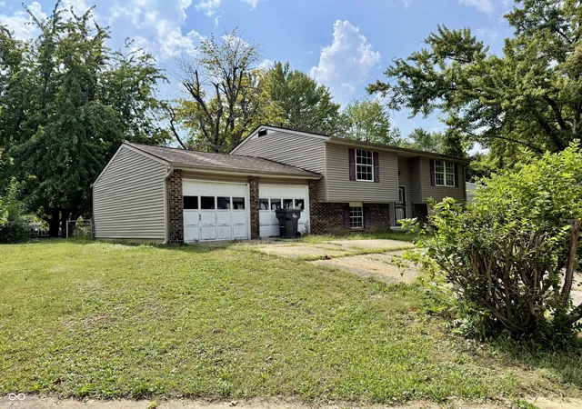 Photo 2 of Single family home for sale at 1631 Whistler, Indianapolis, IN 46229 | MLS# 22126892 | Listing updated on 2026-09-20