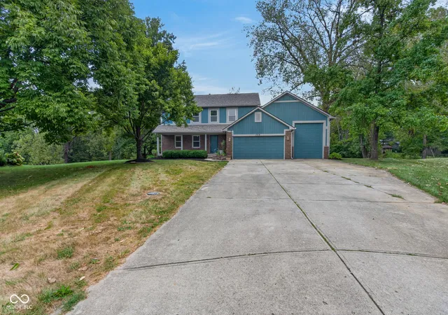 Photo 2 of Sale Pending at 7719 Golf Clb Ct, Indianapolis, IN 46236 | MLS# 22126896 | Listing updated on 2026-09-30
