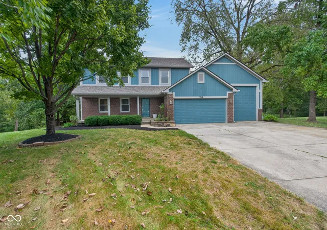 Photo 3 of Sale Pending at 7719 Golf Clb Ct, Indianapolis, IN 46236 | MLS# 22126896 | Listing updated on 2026-09-30
