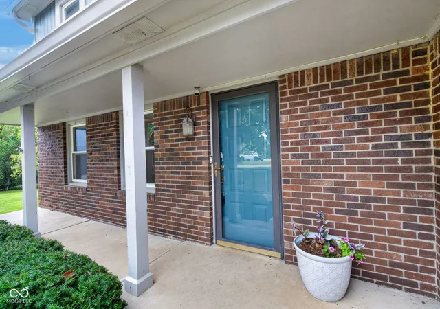 Photo 4 of Sale Pending at 7719 Golf Clb Ct, Indianapolis, IN 46236 | MLS# 22126896 | Listing updated on 2026-09-30
