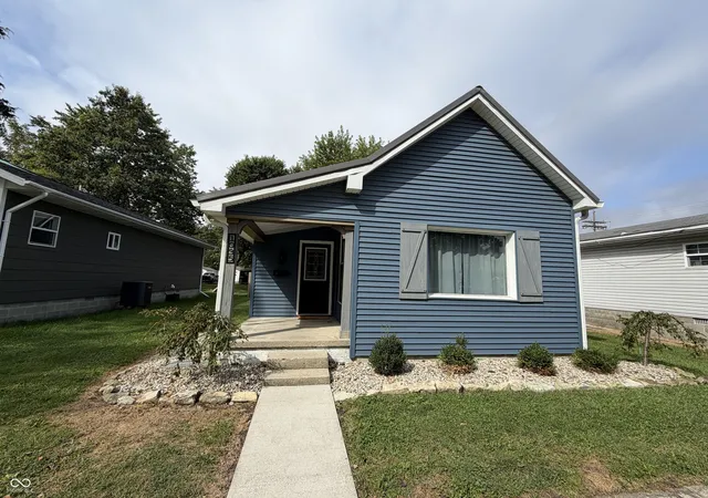 Photo 3 of Single family home for sale at 1035 N Sexton St, Rushville, IN 46173 | MLS# 22126903 | Listing updated on 2026-10-07