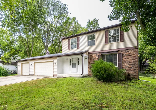 Photo 2 of Single family home for sale at 9320 Thornwood Dr, Indianapolis, IN 46250 | MLS# 22126919 | Listing updated on 2026-09-22