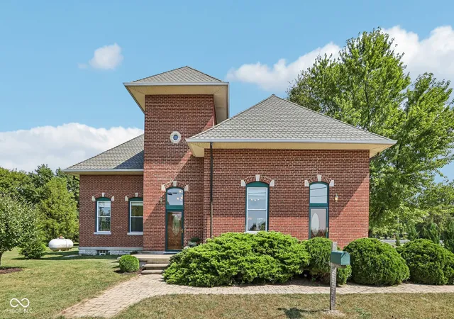 Photo 1 of Single family home for sale at 4442 S Cemetery Rd, Shelbyville, IN 46176 | MLS# 22126925 | Listing updated on 2026-09-23