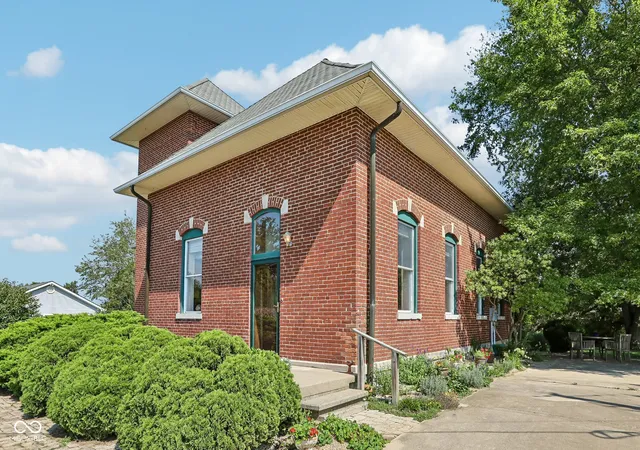 Photo 2 of Single family home for sale at 4442 S Cemetery Rd, Shelbyville, IN 46176 | MLS# 22126925 | Listing updated on 2026-09-23