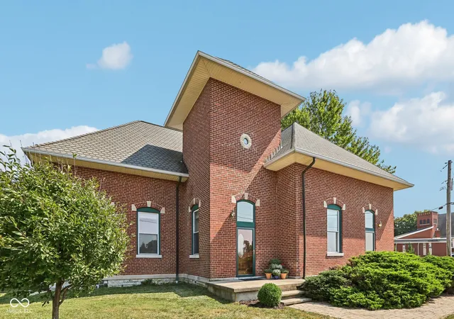 Photo 3 of Single family home for sale at 4442 S Cemetery Rd, Shelbyville, IN 46176 | MLS# 22126925 | Listing updated on 2026-09-23