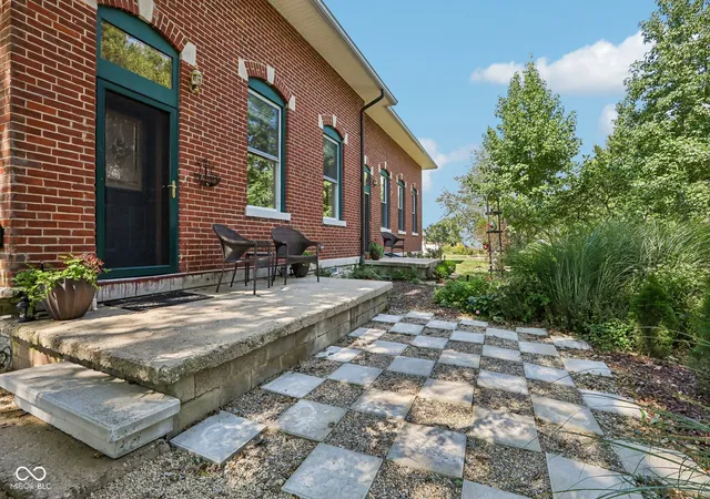 Photo 4 of Single family home for sale at 4442 S Cemetery Rd, Shelbyville, IN 46176 | MLS# 22126925 | Listing updated on 2026-09-23