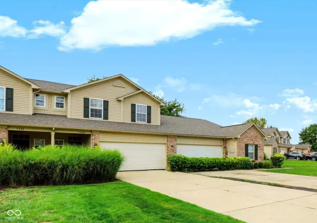 Photo 2 of Condo for sale at 7206 Forrester Ln, Indianapolis, IN 46217 | MLS# 22126928 | Listing updated on 2026-09-22