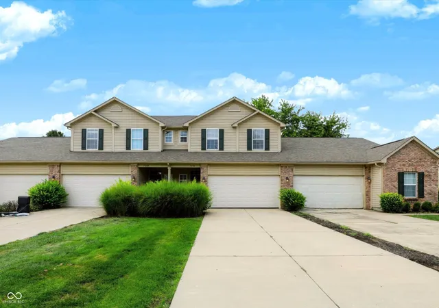 Photo 3 of Condo for sale at 7206 Forrester Ln, Indianapolis, IN 46217 | MLS# 22126928 | Listing updated on 2026-09-22