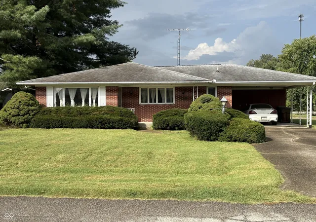 Photo 1 of Single family home for sale at 424 Scotty Dr, Brownstown, IN 47220 | MLS# 22126942 | Listing updated on 2026-09-21