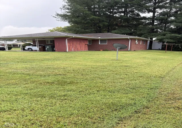 Photo 2 of Single family home for sale at 424 Scotty Dr, Brownstown, IN 47220 | MLS# 22126942 | Listing updated on 2026-09-21