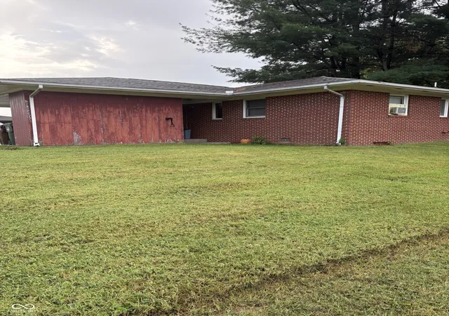 Photo 3 of Single family home for sale at 424 Scotty Dr, Brownstown, IN 47220 | MLS# 22126942 | Listing updated on 2026-09-21