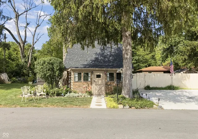 Photo 2 of Single family home for sale at 6518 Paradise Ct, Indianapolis, IN 46236 | MLS# 22126956 | Listing updated on 2026-09-21