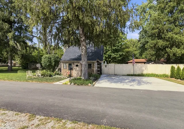Photo 3 of Single family home for sale at 6518 Paradise Ct, Indianapolis, IN 46236 | MLS# 22126956 | Listing updated on 2026-09-21